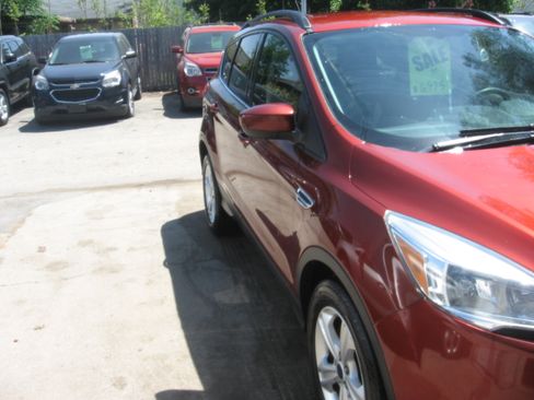 Used 2016 Ford Escape 4WD SE image 3