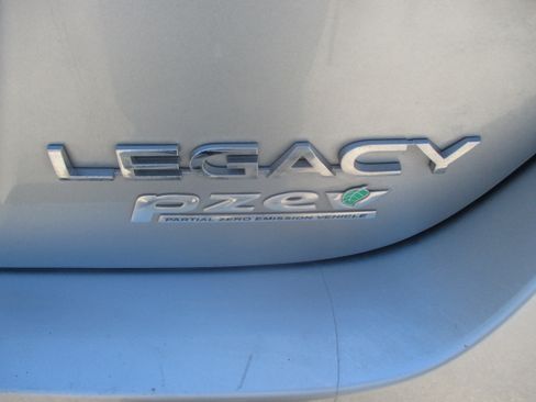 Used 2017 Subaru Legacy 2.5i Premium image 12