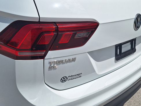 Used 2020 Volkswagen Tiguan FWD image 12