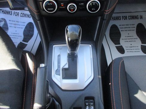 Used 2021 Subaru Crosstrek 2.0i Premium image 6