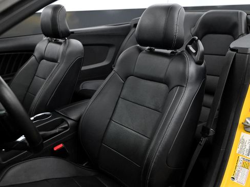 Used 2017 Ford Mustang GT Premium image 29