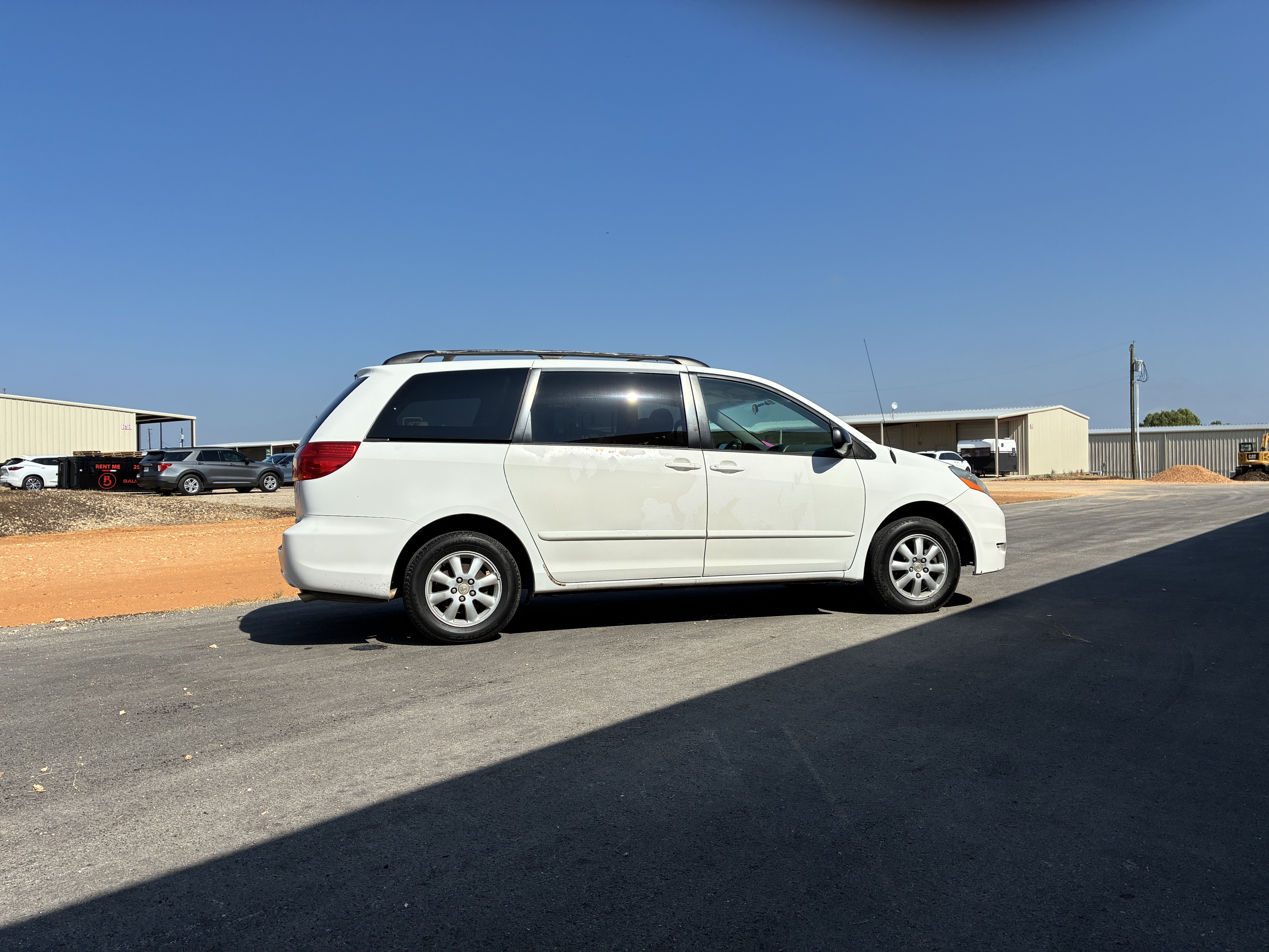 Used 2007 Toyota Sienna LE Minivan 4D FWD image 6
