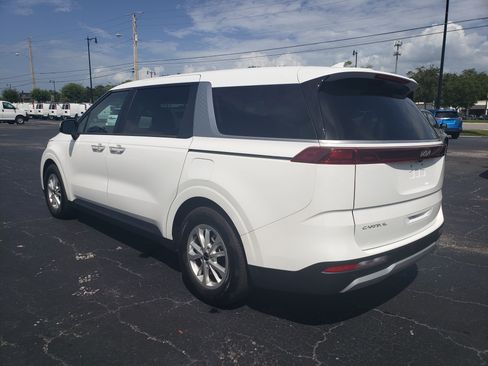 Used 2023 Kia Carnival LX image 6