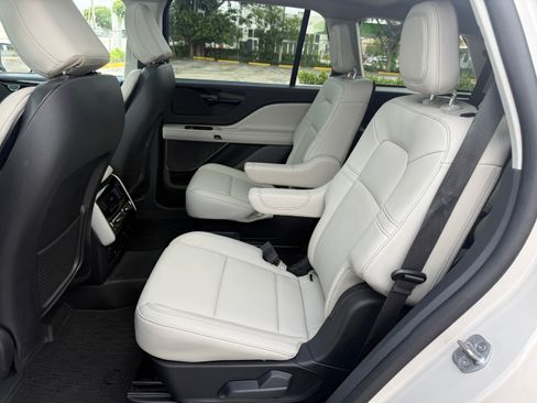 Used 2025 Lincoln Aviator 2WD Reserve image 4
