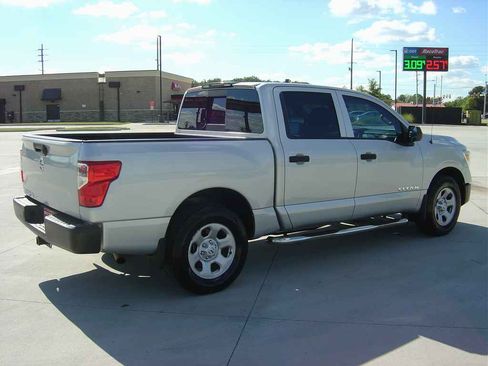 Used 2017 Nissan Titan S image 4