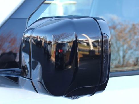 Used 2025 Land Rover Defender 110 S image 11