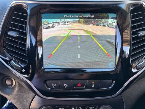 Used 2022 Jeep Cherokee Limited image 21