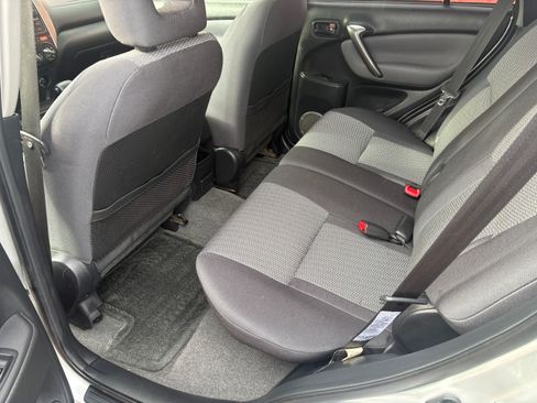 Used 2005 Toyota RAV4 image 9