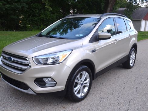 Used 2018 Ford Escape 4WD SE image 2