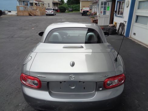 Used 2010 MAZDA MX-5 Miata Hard Top RWD image 12