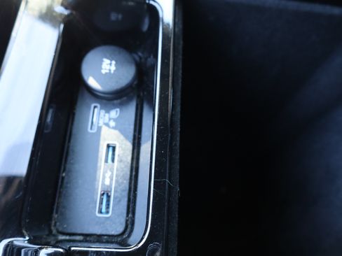 Used 2018 Land Rover Discovery HSE image 37