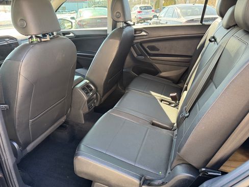 Used 2018 Volkswagen Tiguan SEL image 11