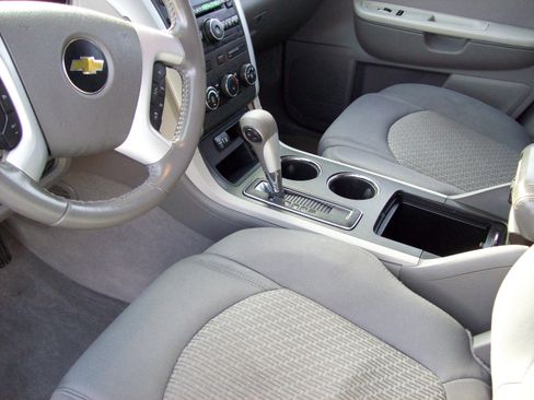 Used 2012 Chevrolet Traverse LS image 9