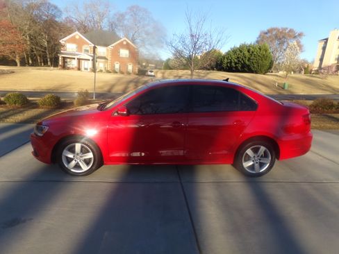 Used 2011 Volkswagen Jetta TDI SE image 2
