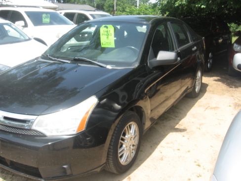 Used 2011 Ford Focus SE Sedan FWD image 1