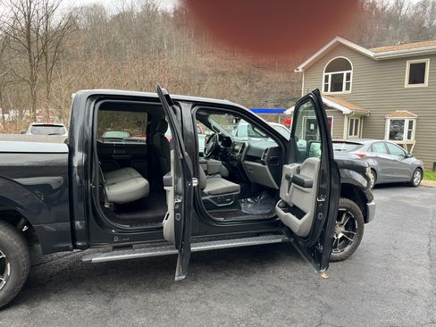 Used 2015 Ford F150 XLT image 9