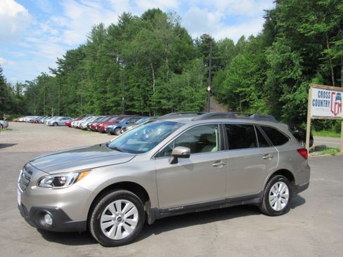 Used 2015 Subaru Outback 2.5i Premium AWD/4WD image 2