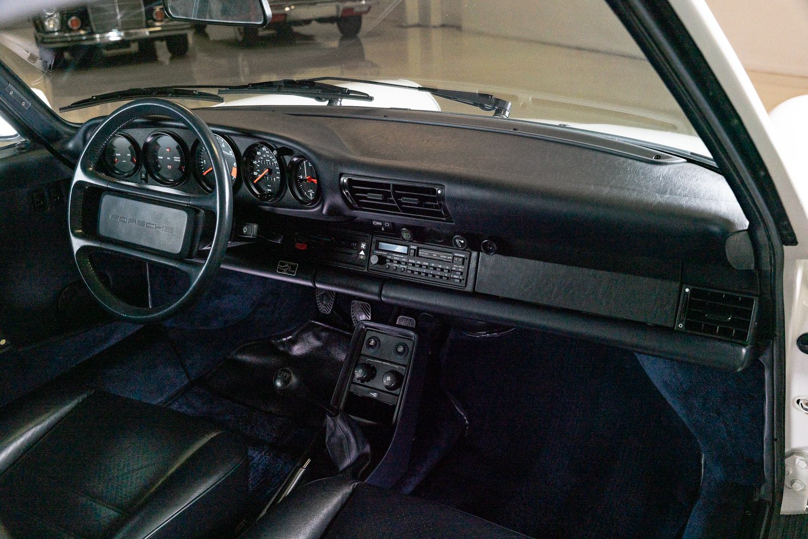 Used 1987 Porsche 911 Carrera Coupe RWD image 64