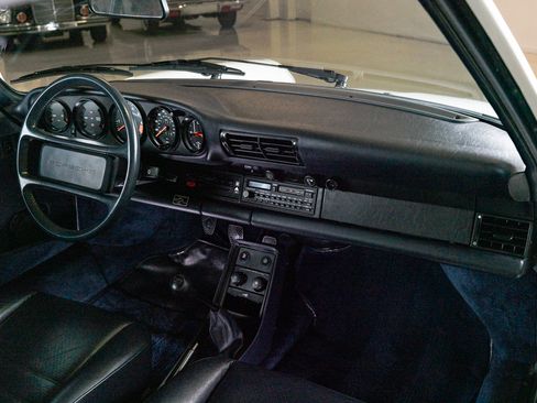Used 1987 Porsche 911 Carrera Coupe RWD image 64