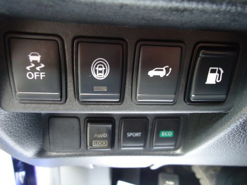 Used 2019 Nissan Rogue image 19