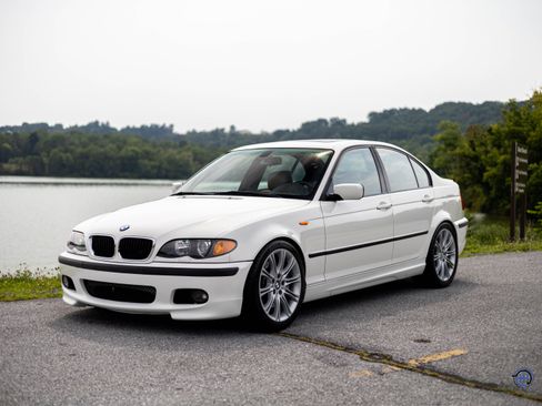 Used 2004 BMW 330i Sedan RWD image 3