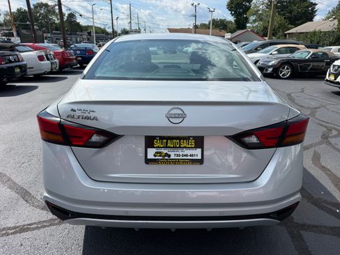 Used 2024 Nissan Altima 2.5 S FWD image 25