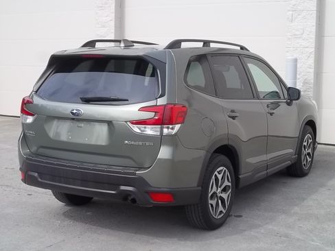 Used 2020 Subaru Forester Premium image 4