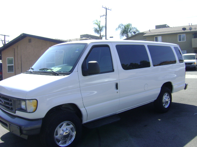Used 2003 Ford E-350 and Econoline 350 Extended Super Duty RWD image 4