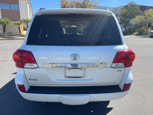 Used 2015 Toyota Land Cruiser image 8