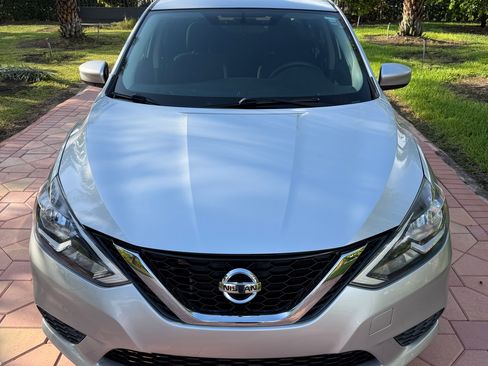 Used 2019 Nissan Sentra SV FWD image 2