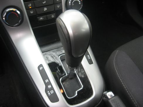 Used 2014 Chevrolet Cruze LT image 12