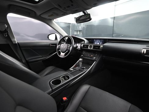 Used 2016 Lexus IS 300 image 41