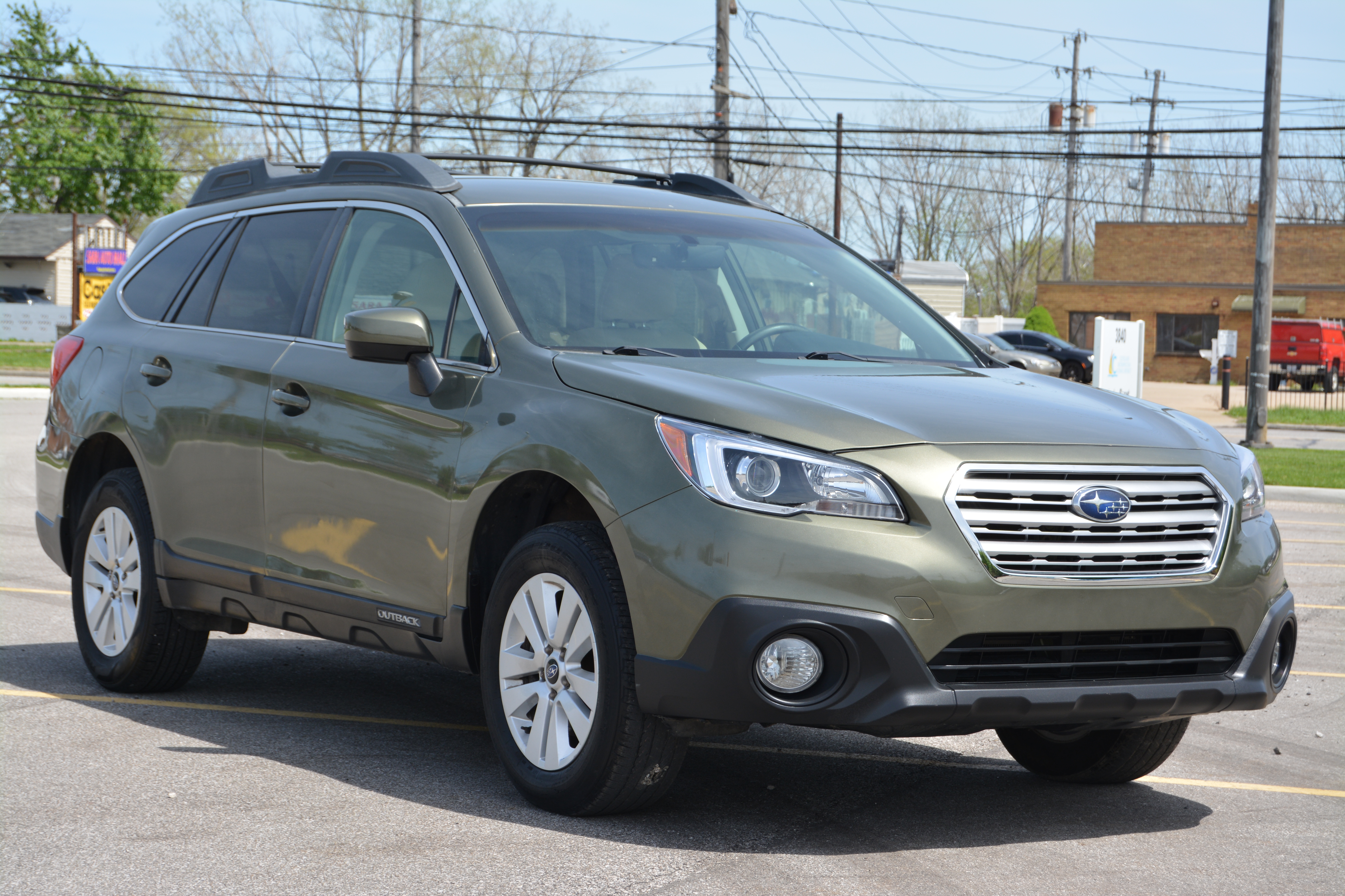 Used 2017 Subaru Outback 2.5i Premium AWD/4WD image 1