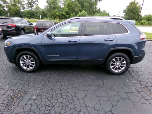 Used 2021 Jeep Cherokee 4WD Latitude Lux image 2