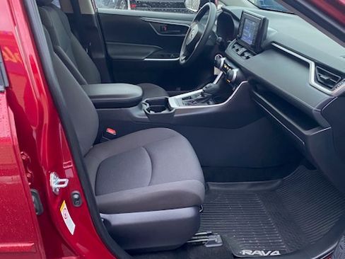 Used 2019 Toyota RAV4 LE image 15