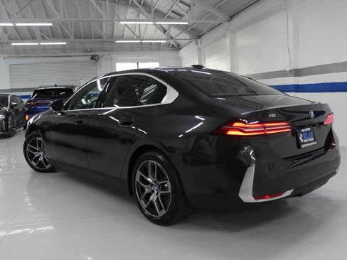 Used 2025 BMW i5 xDrive40 image 15