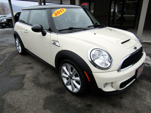 Used 2011 MINI Cooper S image 2