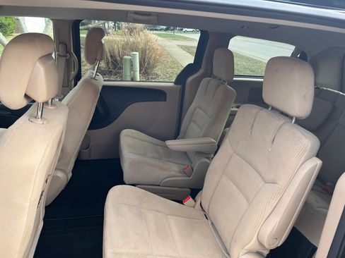 Used 2016 Dodge Grand Caravan American Value Package image 20