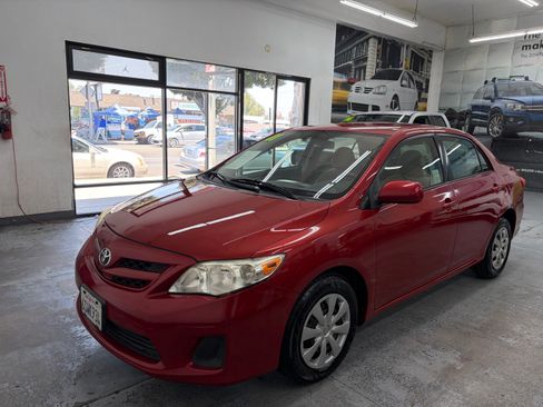 Used 2011 Toyota Corolla LE FWD image 1