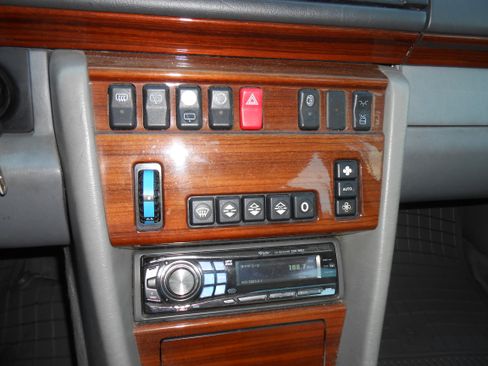 Used 1994 Mercedes-Benz E 320 image 26