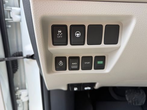 Used 2022 Nissan Rogue Sport AWD SV image 7