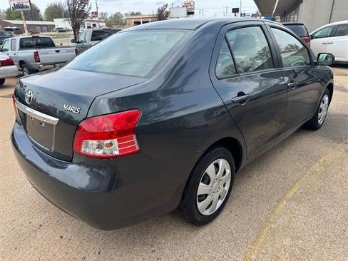 Used 2012 Toyota Yaris image 6