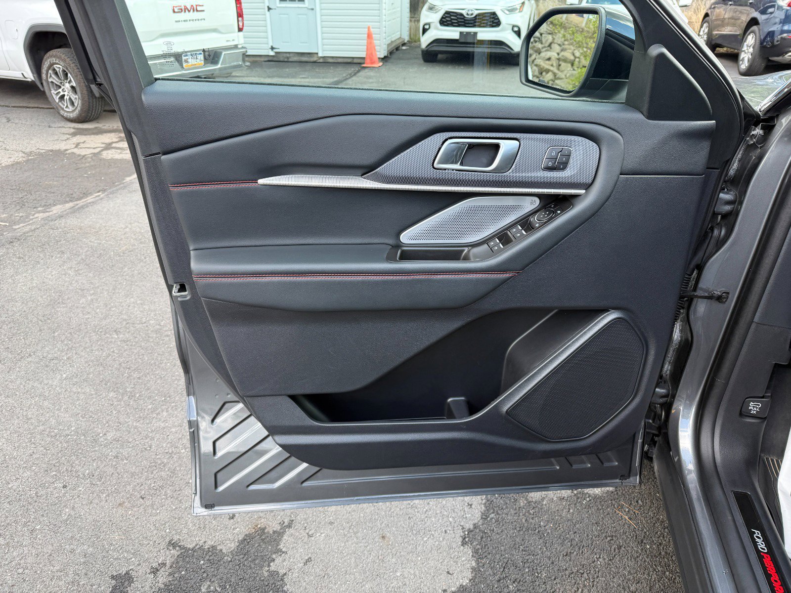 Used 2025 Ford Explorer ST AWD/4WD image 16