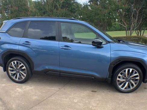 Used 2025 Subaru Forester Touring image 9