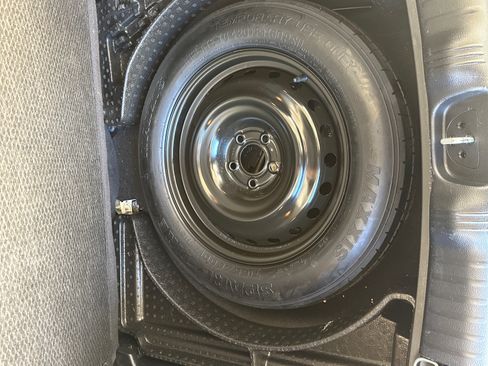 Used 2019 Jeep Compass Latitude image 12