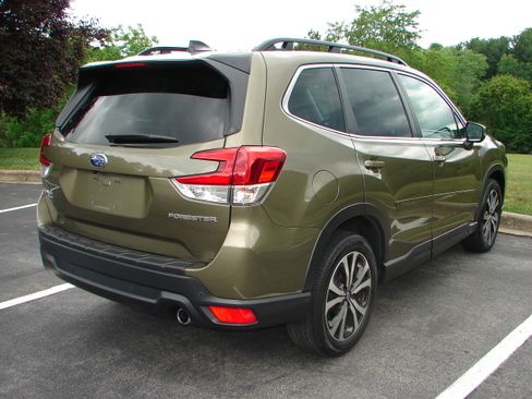 Used 2024 Subaru Forester Limited AWD/4WD image 12
