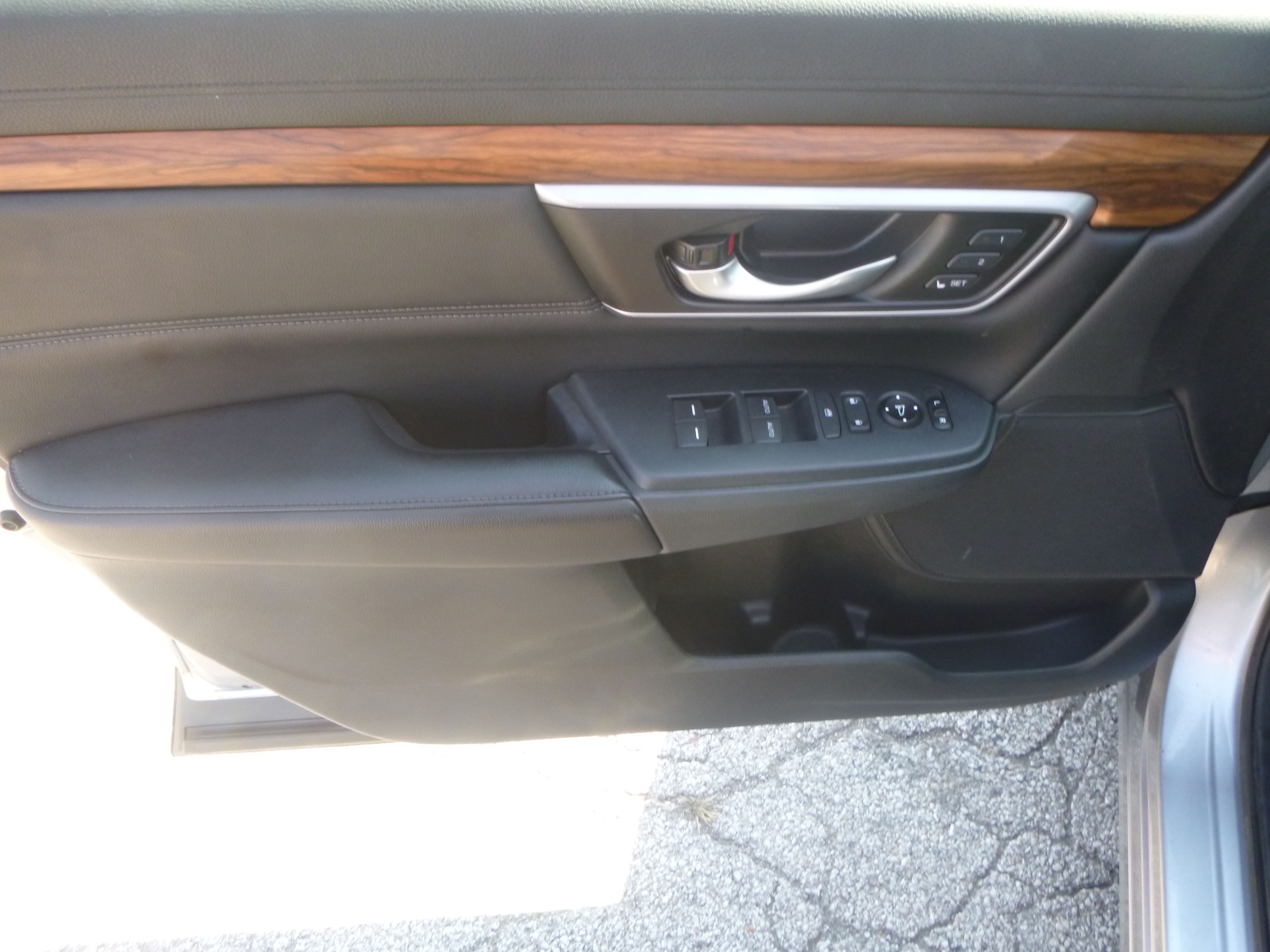 Used 2017 Honda CR-V AWD Touring image 11