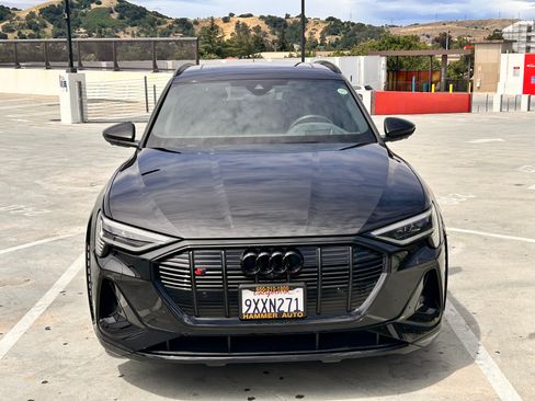 Used 2023 Audi e-tron S Prestige AWD/4WD image 8