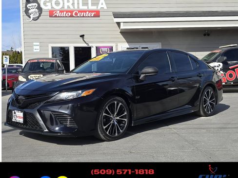 Used 2018 Toyota Camry SE image 3