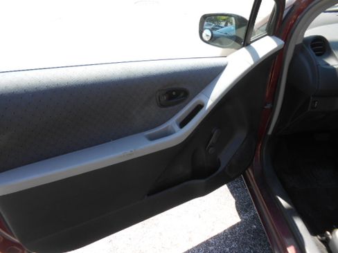 Used 2010 Toyota Yaris 2-Door Hatchback FWD image 8
